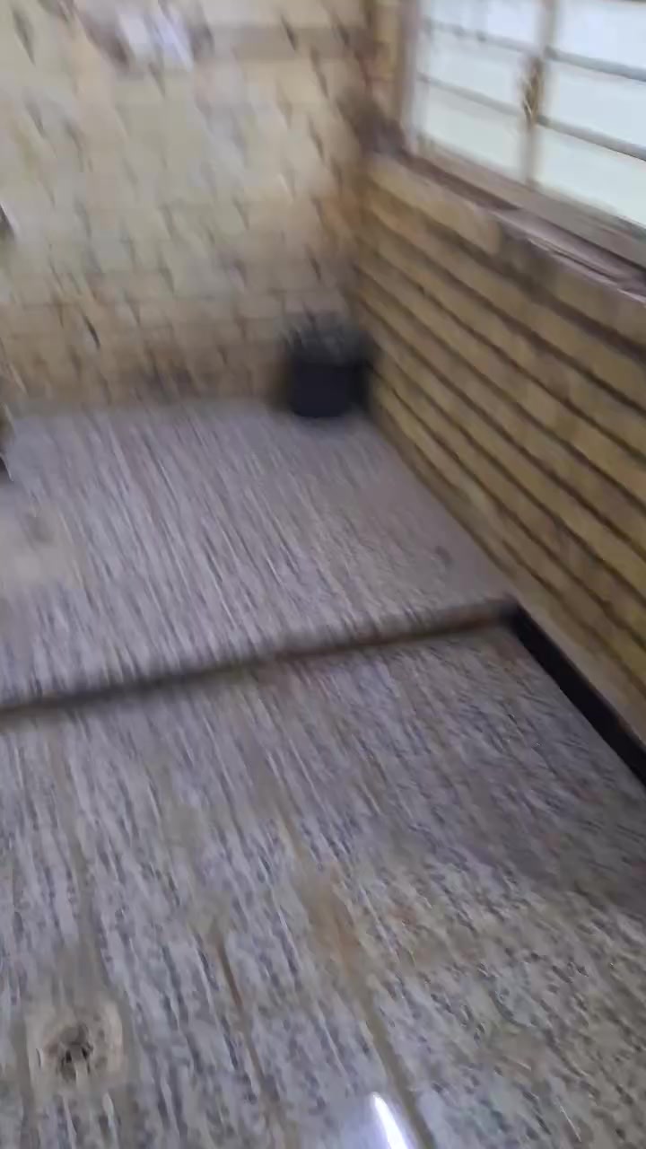 بيت١٠٠ متر حي المهندسين قرب سيطره الشعب طابق ونص ***********
