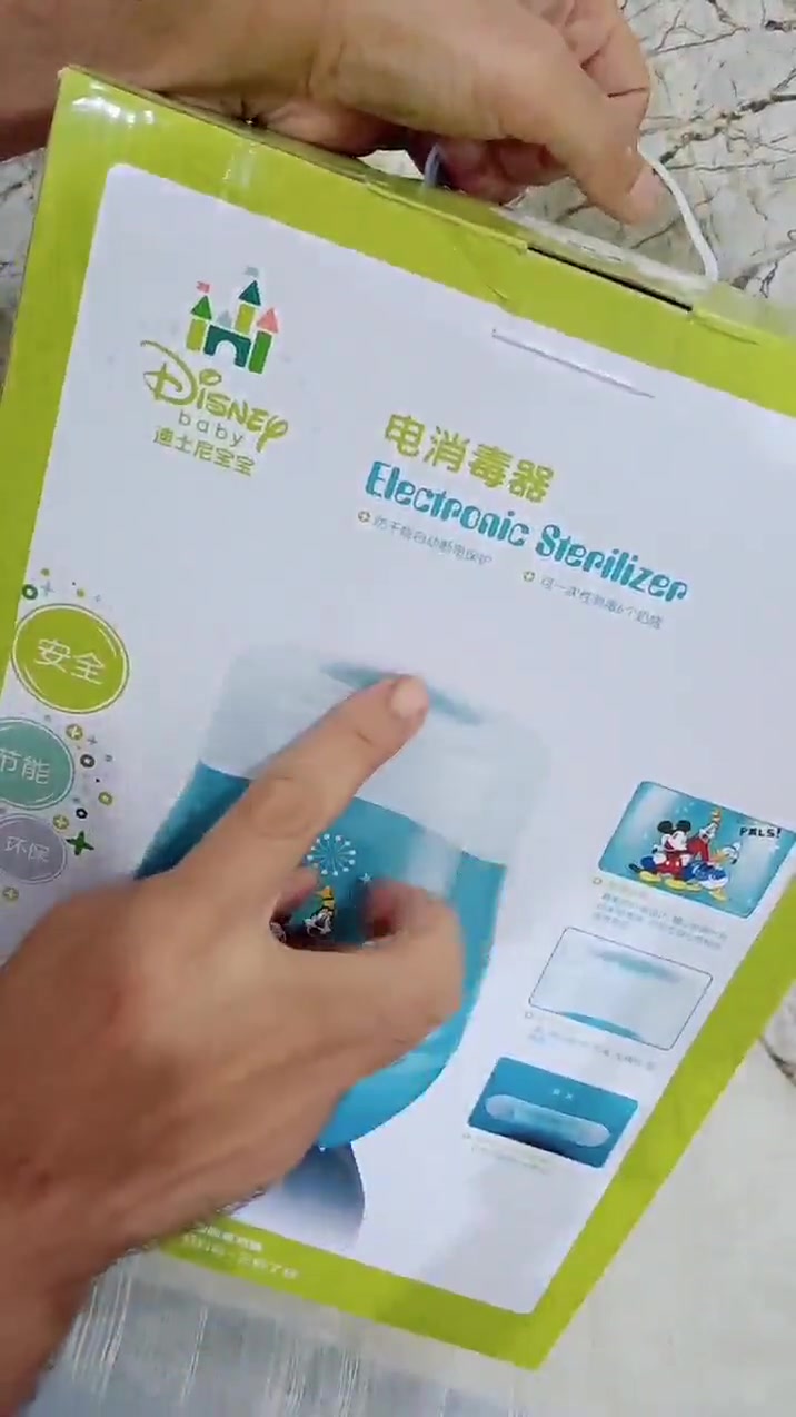جهاز تعقيم زجاجات رضاعة كهربائي من ماركة ديزني بيبي (Disney Baby)، ويتميز بالتالي:السعة: يمكنه تعقيم ما يصل إلى 6 زجاجات في وقت واحد.الأمان: يحتوي على خاصية الحماية من الجفاف وإيقاف التشغيل التلقائي عند انتهاء الدورة.


**إذا كنت صاحب هذا الإعلان وتريد حذفه لأي سبب، رجاءا أرسل رسالة إلى الدعم الفني**