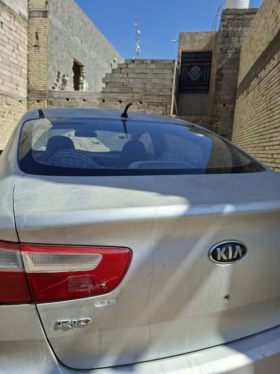 السلام عليكم ريو موديل 13 خليجي
محرك 1600 
لون سلفري
رقم مثنى بأسمي شرط المداور بكربلاء
بيها طخات خفيفه محركها كايم بس السياره تمشي وترايها للبصره
السعر 70 وبيها مجال قليل 
العنوان كربلاء 
الرقم ***********
واتساب ***********
