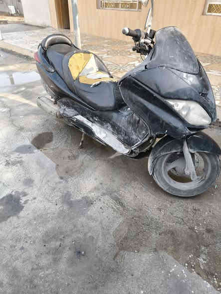 دراجه. فورزه 08. كايمه عوزهه تجفيت.  اوراق اصولي. قبق ل قايش موجود.  كفراته تعبانه بختصار ابيعهه كومت حديد ب 250 لشراي. يخابرني *********** مكان خور لزبير خويسات
