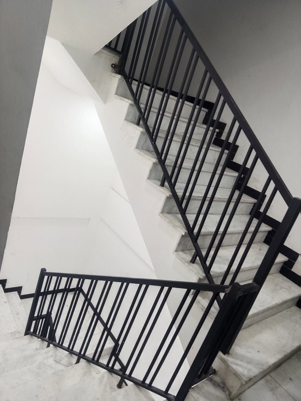 سلام عليكم حداد كفت بيان شبابيك قمريات محجرات كرفانات سقايف سعارنه نسبه حداد متنقل عندن هاذه رقمي ‏‪يي طلب او استفسار هذه رقمي ‏‪0786 034 8195‬‏
