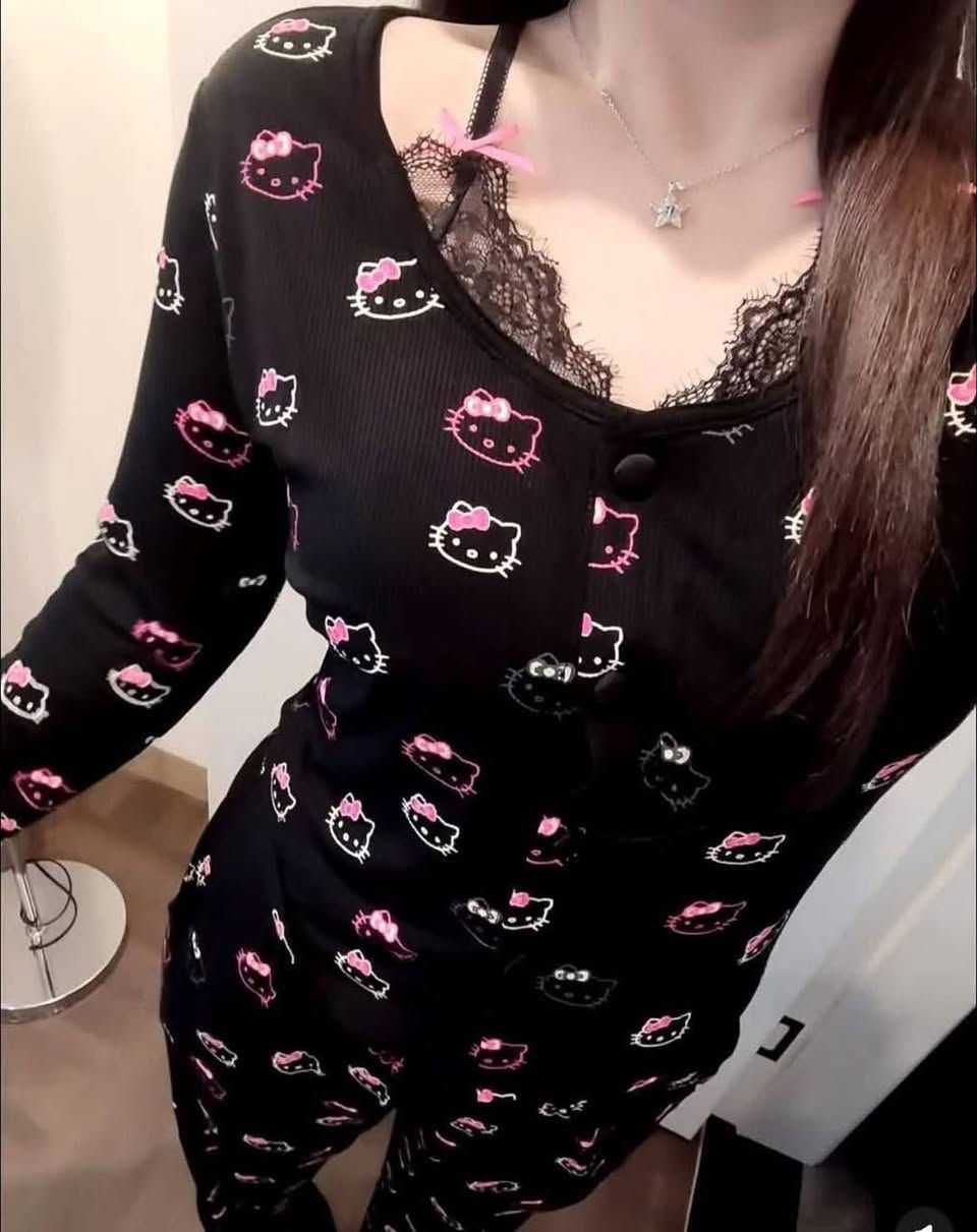 تراك كوالتي جدا عالي 🫶🫶
فري سايز لحد وزن 75 ❤️
السعر 15💰🔥
حجز مسبق كميه محدوده 🏃📩
للطلب واتساب *********** 📩
