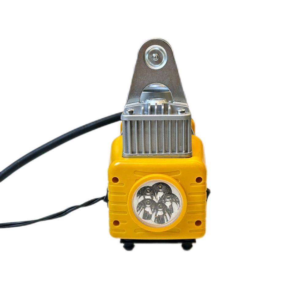 طقم تصليح إطارات ومنفاخ هواء 🔧🚗💨
السعر 45000 دينار فقط — والتوصيل مجاني
التواصل على الواتساب كتابيًا فقط
اشتري الآن قبل نفاد الكمية! ⚡🔥

إذا تحب تكون مطمئن بكل مشاويرك، فهذا الطقم راح يكون الرفيق المثالي بالطريق. عدة متكاملة للطوارئ، تجمع بين القوة والعملية، ومصممة حتى تتعامل ويّاك بأصعب المواقف بثقة واحتراف.

✨ شنو يوفرلك هالطقم؟

🔹 منفاخ هواء قوي جداً
منفاخ مزدوج الاسطوانة بقطر 30 ملم، يضخ هواء بسرعة عالية ويوصل لحد 150 PSI، يعني ينفخ الإطار بزمن قياسي حتى لو كنت بنص الطريق.

🔹 عدة أدوات كاملة ومجهزة
كلشي تحتاجه لإصلاح الإطار موجود بالحقيبة:
• 3 فوهات نفخ
• سكين
• 2 مفكات
• كماشة
• أداتين لتصليح الإطار
• أنبوب غراء
• 3 شرائط سد
• زوج قفازات حماية
يعني ما تبقى واقف تنتظر أحد، عندك كل الأدوات بإيدك!

🔹 عداد ضغط ميكانيكي دقيق
حتى تتأكد من مستوى ضغط الإطار بدون تخمين.

🔹 تصميم محمول وعملي
حجم مناسب يخليك تخليه بسيارتك بكل سهولة، وتكون جاهز لأي طارئ بأي وقت.

⚙️ المواصفات:
• الطاقة: 12 فولت
• الضغط الأقصى: 150 PSI
• الاستخدام: سيارات، دراجات، كرات، معدات قابلة للنفخ

💥 منتج عملي، قوي، ومثالي لكل سائق يحب يكون مُستعد.
اشتري الآن قبل نفاد الكمية! 🔥🚗💨