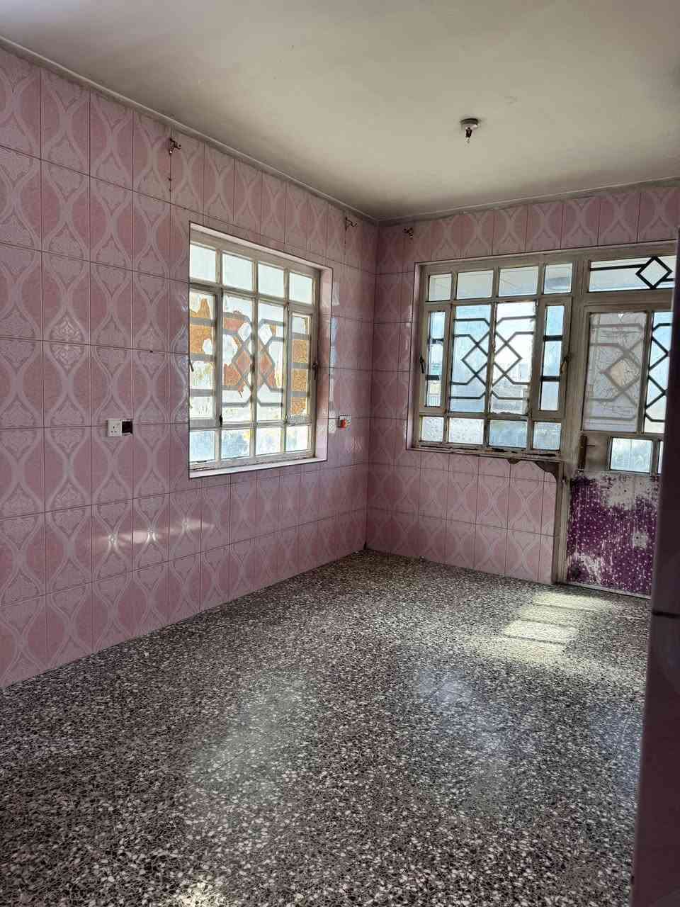 شقة للإيجار مساحة 75م
🔺غرفة نوم ، مطبخ ، صالة ، حمام 
📍العنوان : حي سومر  _ شارع المدارس مقابل مطعم الياسمين 
*الشقة لعائلة صغيرة فقط 
🔹سعر الإيجار 350 الف 
🔸للاتصال ***********
