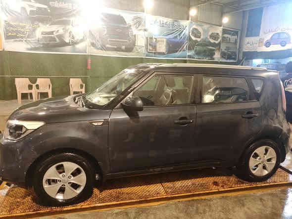 كيا سول ٢٠١٧ خليجي

ماشية ٥٠  

محرك ١٦٠٠ دوش

مواصفات كيا سول الاعتيادية 
السيارة جديدة واستخدام منزلي بيها طخات بالجاملغات الخلفية غير مصلحة 
السعر ١٢٥ ورقة .
للاستفسار ***********
