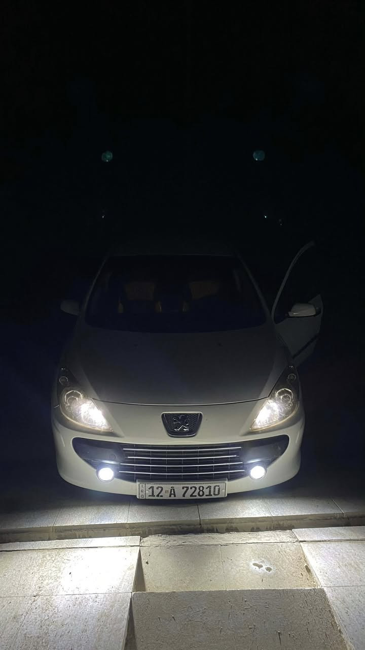 السلام عليكم ورحمه الله وبركاته
بيجو  307 2006  كير ومحرك كصه جداد  تبريد  ثلج  سياره نضيفه وعليها ادامة كاملة  شاشة وكامره خلفيه سياره بسمنا تحويل ثاني يوم  . الضرر بابين مبدلين  السعر ٥٨$ شراي خابر وتدلل ‭0778 101 1851‬
