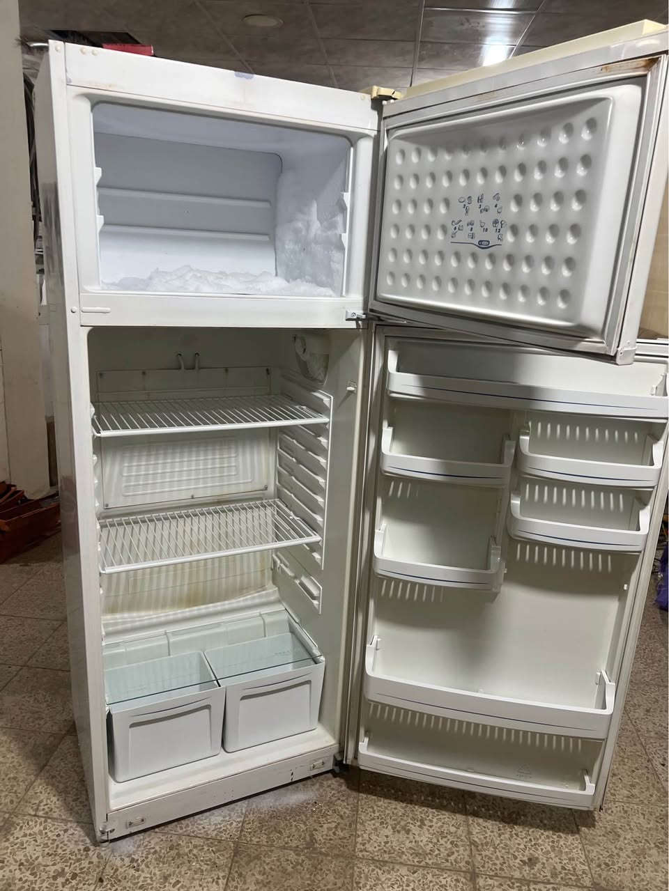 ثلاجه ارجليك 20 قدم مستعمل 
كورك واتساب *********** سميل, دهوك
