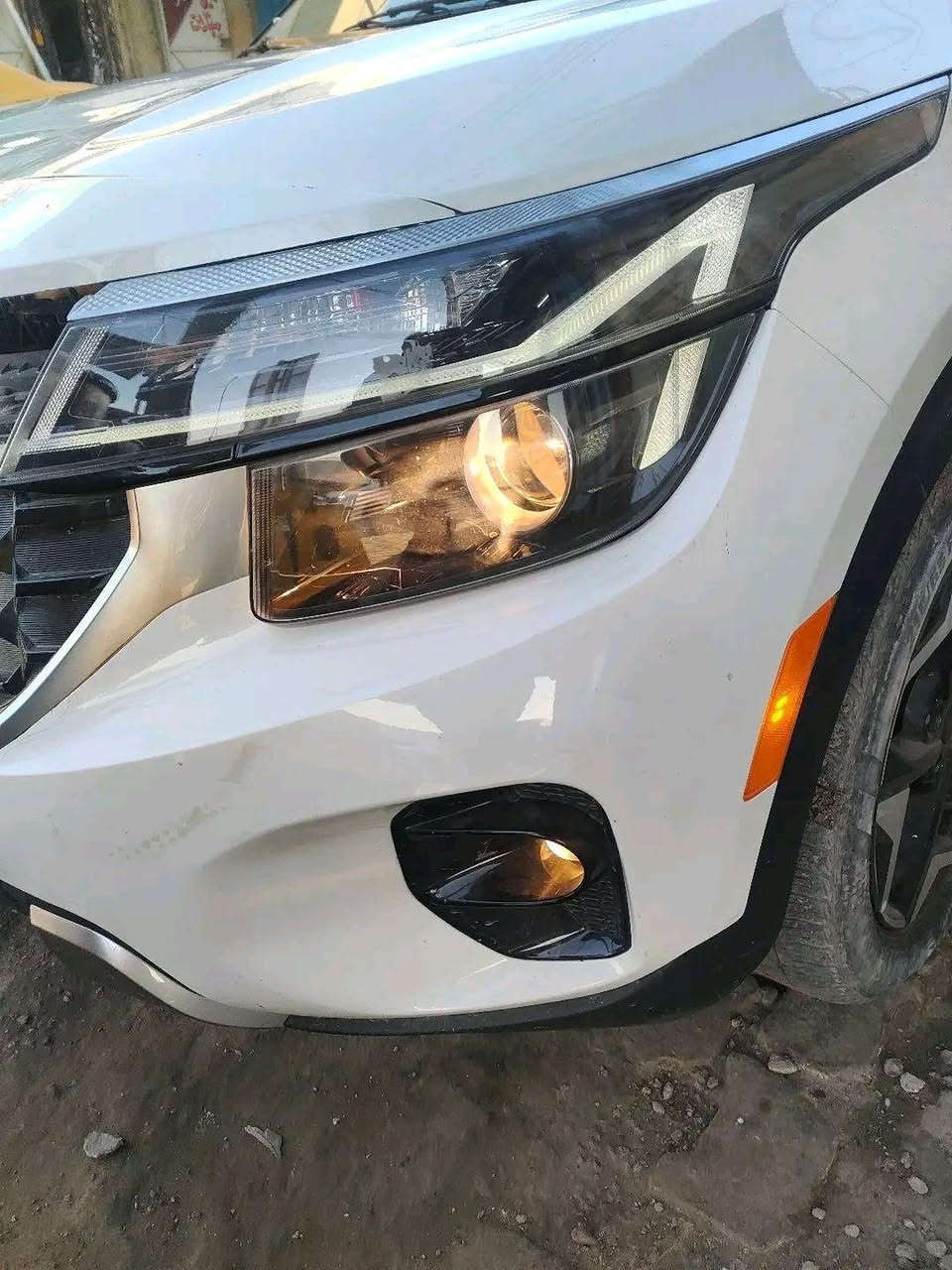 سيلتوس 2024 EX  4Xوارد امريكي رقم بفداد باسمي
مواصفات فول الفول دخول جديد شهر 12
محرك 2000 دوش ماشية 21 الف ميل
حادث امريكا خفيف جدا رصعة بالبنيد وباقية على وضعها
لاصبغ لاتبديل لابارد الحادث بالصور ايرباكات سليمة 
المواصفات 
تشغيل عن بعد - اطفاء ذاتي - فتحة سلايد - بصمة - فورويل - شاشة متصلة - كامرة خلفية متحركة - شحن وايرلس - تدفئة كشنات - رادار امامي - تحديد مسار - نقاط عمياء - كشنات جلد - كشن كهربائي - نشرة اضوية داخلي - كاربلي - 3 انظمة قيادة - 4 ثيمات  الدشبول - لدات امامي + كشافات
بغداد الجديدة 
ابو مصطفى *********** واتساب بغداد, العراق
