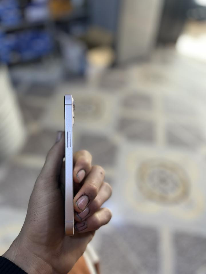 ايفون 13 عادي للبيع الجهاز نضيف ومتوازي على بيعته بطاريه 95 الجهاز لقطه دبل 128 مكاني موصل 
***********
***********
السعر 475 وبي مجال
