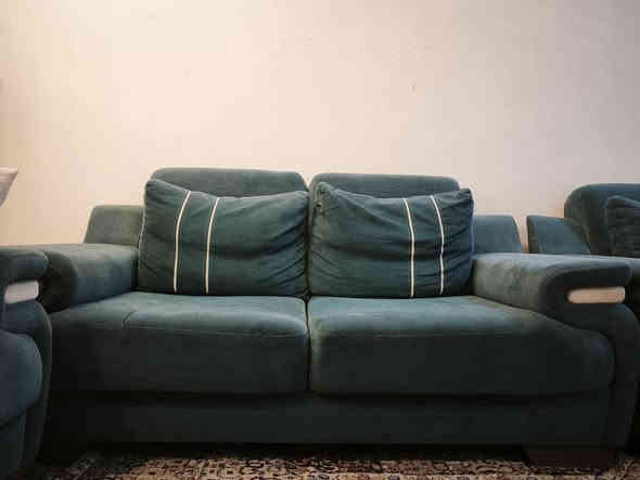 تخم قنفات عدد ثنين
الاول ( الماروني ) تخم 10 مقاعد،  قنفات عدد ثنين كراسي عدد 4 
صناعة تركي ، مدوشم دوشمة جديدة نظافة 100% 

الثاني تخم 10 مقاعد ، قنفات عدد 3 ، قنفتين 3 مقاعد و قنفة مقعدين وكراسي عدد ثنين
صناعة تركي ، القنفات سرير النظافة 90%
كرسي واحد من ظمن التخم رجل واحده مكسوره

سعر التخمين سوه 1,300,000
الواحد على 700,000
للتواصل على هذا الرقم ***********
