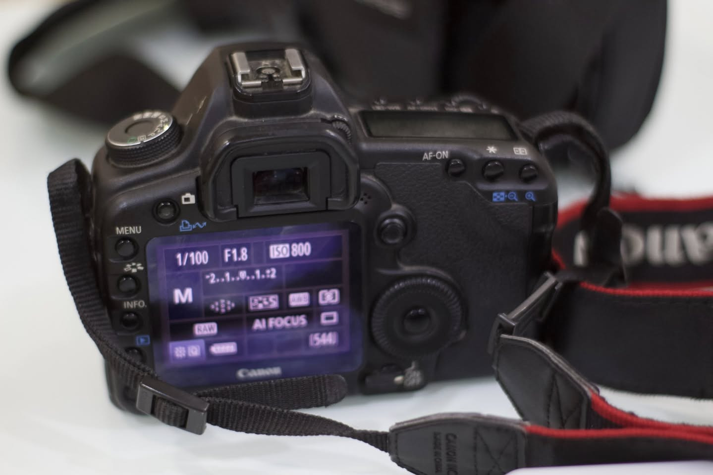 Canon 5d mark ii
كامل اشياي 
كودوكس 
ميموري عسلي ١٦ كيكا 
شحن و جانته 
زور خاوينه 
هه مو شتيك به شه رته 
لينزي 50 له كه له 
سعري ٤٥٠ هزار 
زاخو 
***********
