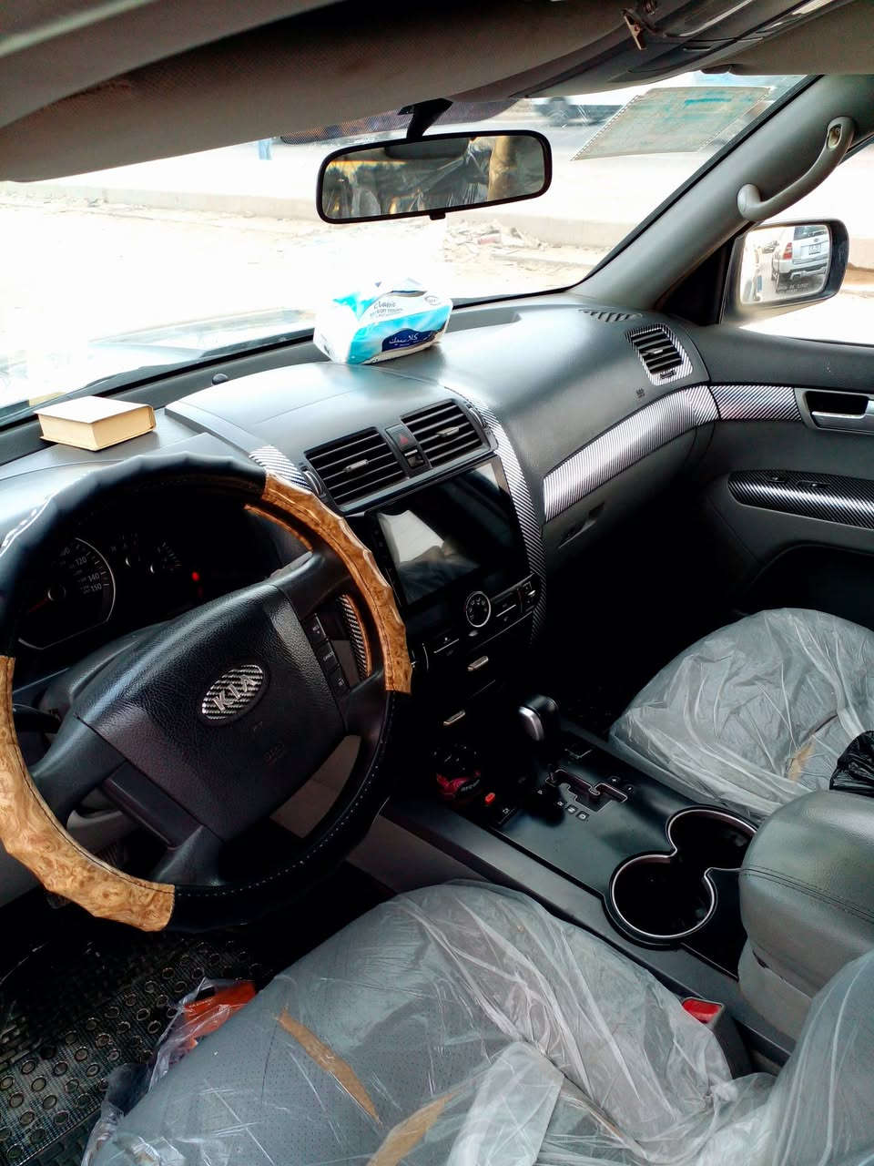 السلام عليكم للبيع او المراوس
بوريجو نفس المهافي ٢٠٠٩ ٧راكب ٦سلندر سنويه لل ٢٨ 
رقم ديالى شاشة اندرويد مثبت سرعة مانع انزلاق 
كير اوتو او عادي صدر امامي وخلفي جديد السعر ١٢٤ 
واتساب ***********
