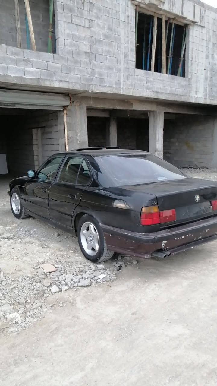 بیئێم مۆدێل 1992 گێڕوو مەکنەی بەشەرت مەکنەنە 525فەل گێڕ عادی دەعموو لێدراوی نیە پێشودوای کەپسە چوارتایەی لۆکم بۆ بەستوە جام کارەبا  کارەبای مەزبوتە هەمووی ئیش ئەکا سڵایتە جامی نەشکاوە ناوی زۆرجوانە شوێن هەڵەبجەی تازە نرخ13 گەڵا بۆ پەیوەندی *********** واتس ئاپ ڤایبەر
