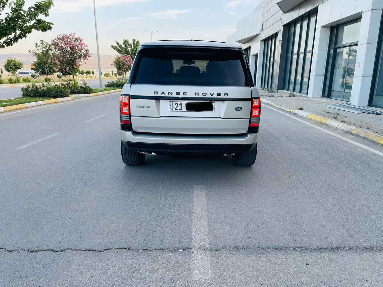 السلام عليكم 
للبيع .. 
رانج 2014 خليجي رقم سليمانيه الجديد سنوية وهزة جديدة 
ماشيه 167 الف حقيقي 
محرك سوبر ( كاز ) شرط 
كير شرط 
صدر امامي خلفي شرط 
فول مواصفات معروفة 
كفالة عامة من الضرر والصبغ 
السعر / 265 
العنوان / سليمانيه 
اتصل للأستفسار /‭0771 530 1717‬
