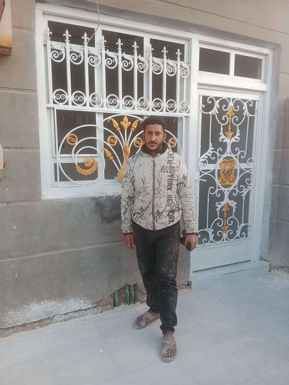 السلام عليكم
صبغ وتنضيف الشبابيك والابوب باسعار مناسبة 
***********
***********
