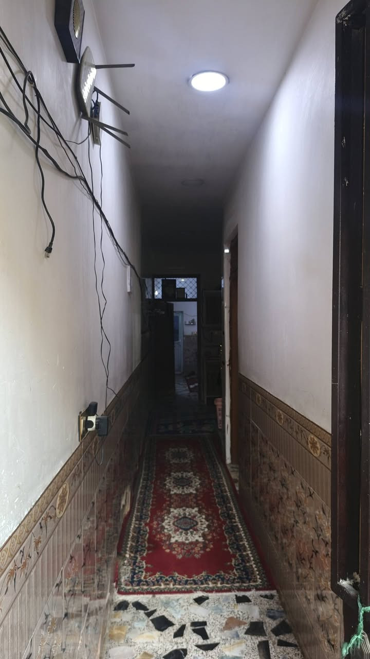 السلام عليكم بيت للبيع 100 متر طابق ونص بيت كامل  بناء  حديث قرب القناه    تبليط فرع السادس سعر مناسب 78 للاستفسار اتصال ***********
