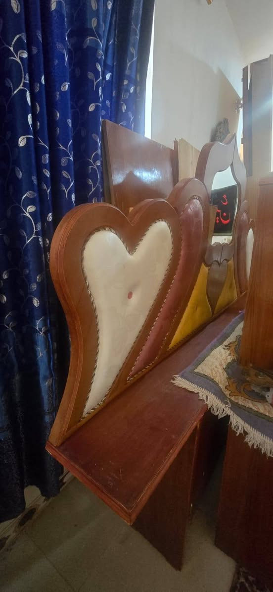 غرفه مستعمله للبيع بسعر مناسب جدآ رقمي ***********
