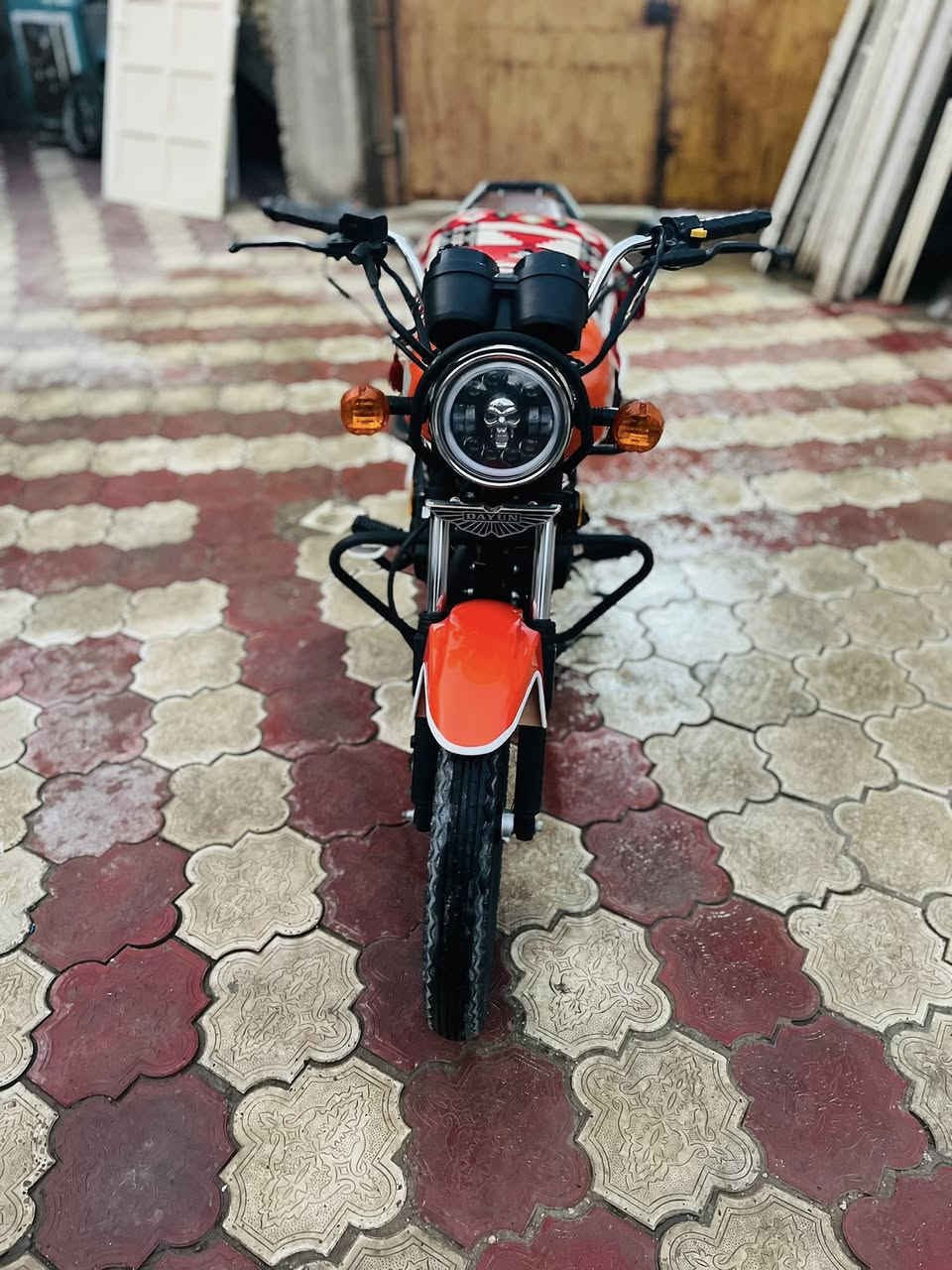 السلام عليكم دايون مديل ٢٣أوراق اصلية مكفولة كفاله عامه من كل شي السعر ١٧٠٠ مكان طوريج ***********
