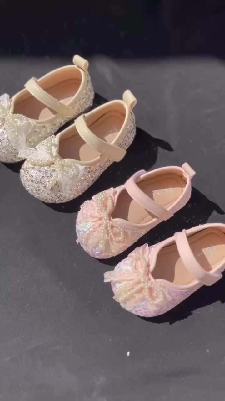 ✨ أول خطوة ملكية لبنوّتج تبدأ من هنا! ✨
حذاء ناعم ومطرّز بالفيونكة اللؤلؤية ✨
يخلي كل مشية أميرة وكل مناسبة أحلى 💕

👣 القياسات من 16 إلى 26
📍 الكوت – شارع ألف عافية – ركن البدلات
🏬 سنتر علي الهادي لأحذية الأطفال

دلليها بحذاء يلمع مثل ضحكتها 🤍✨


**إذا كنت صاحب هذا الإعلان وتريد حذفه لأي سبب، رجاءا أرسل رسالة إلى الدعم الفني**