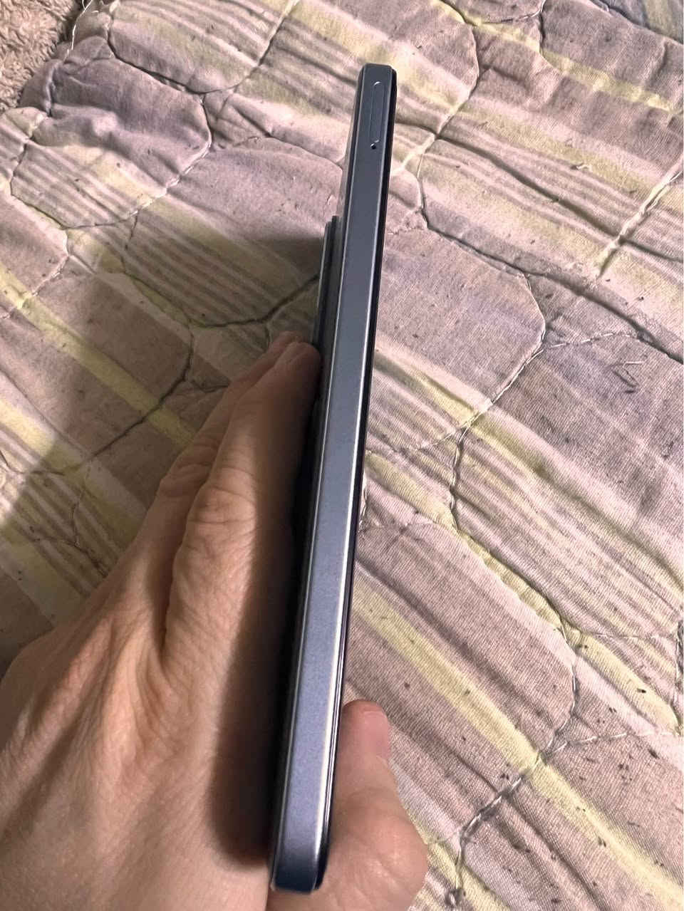 Poco m7 اخو جديد استعمال اقل شهر مشحون ١٥ مرة
البطارية الأسطورية: سعة 7000 mAh! يعني انسى الشحن لمدة يومين أو ثلاثة من الاستخدام المتواصل. مثالي لأصحاب العمل الميداني والطلاب.
• الشاشة العملاقة: شاشة ضخمة بحجم 6.9 إنش بدقة FHD+ وسلاسة 144Hz. تجربة مشاهدة للأفلام واليوتيوب خيالية وكأنك شايل سينما بيدك.
• الذاكرة والتخزين: رام 8 جيجابايت (مع إمكانية توسعة تصل لـ 16 جيجابايت) وذاكرة داخلية 256 جيجابايت. مساحة كافية لكل صورك وفيديوهاتك وتطبيقاتك.
• المتانة: تصميم عصري وأنيق مع حماية ضد الغبار ورذاذ الماء بمعيار IP64.
• الأداء: معالج Snapdragon مستقر جداً للأداء اليومي وتصفح السوشيال ميديا بسلاسة تامة.
***********واتس اب فقط 
قفله ٢٠٠ الف بعتبارك ماخذ جديد بغداد, العراق
