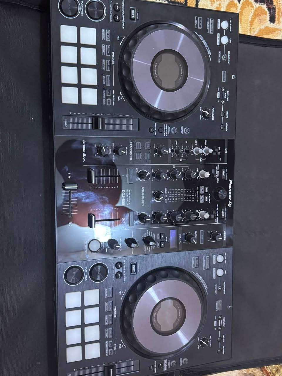 سكراش DJ800 للبيع 
جهاز نضيف شخط واحد مابي ما مفتوح 
شغاله جميع فلاتر الصوت 
السعر خاص او الاتصال ***********
