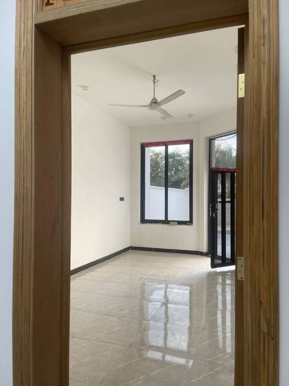 🏡 للبيع – دار سكنية فاخرة | فرصة مميزة 🏡
عدد الدور: 2
📐 مساحة كل دار: 200 متر
📏 الواجهة: 5 م
📐 العمق: 40 م
🔹 مواصفات كل دار:
3 غرف نوم
3 حمّامات
كراج كبير
بناء طابوق درجة أولى
تشييد حديث وبمواصفات عالية
📄 السند: 25
📛 مسجّل باسم صاحب الدار
📍 العنوان المميز:
منطقة الدوانم
مجاور جامع الملك القدوس
نهاية الشرطة الخامسة
خلف منطقة الري
قريب من الإعلام، السيدية، البياع
💰 السعر:
149 مليون دينار للدار الواحدة
📞 للاستفسار والتواصل:
***********
***********
