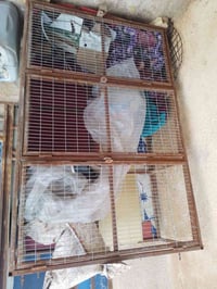 قفص للبيع حديد ارتفاع متر وعرض متر ونص السعر ٥٠ وبي مجال الشراي يتصل 0...