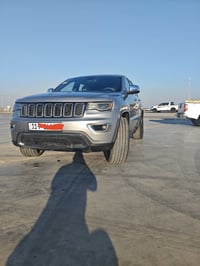 جيب لاريدو موديل 2017 اللبيع فقط السياره حلوه ونصيفه صور الضربه موجوده...