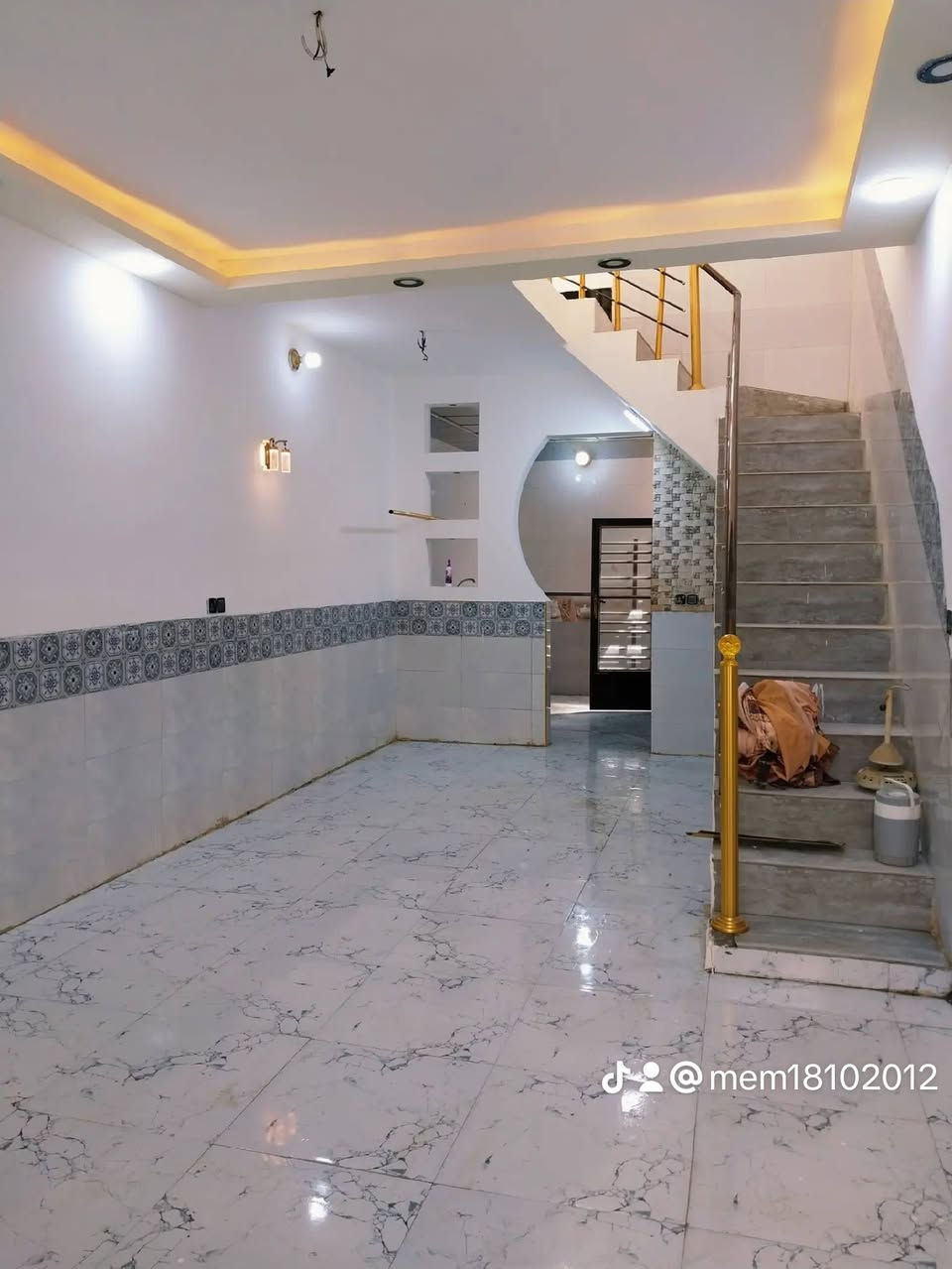 بيع مستعجل وبسعر مناسب جدأ
50م طابق ونص للبيع (نقدا..نقدا.)
موقع البيت بالجاير قرب أسواق برتقاله مقابيل مستشفى الكفيل قرب طريق الزوار قرب السايدين مال جاير قرب السوق مال حي الإمام علي ع...خدمات كامله تبليط ١٠م مجاري كهرباء مولد ذهبي بيت متعوب عليه ومرتب حيل بناء بلوك سند ٢٥اقرار محكمه مكاتبه مع صاحب الأرض مباشرتا يبعد عن الحرم كيلو ونص مشي نصف ساعه بالسياره دقايق...
سعر الدار خوان ٦٤ مليون فقط 
الي مو شراي ليتعبني رجائا....بي مجال جدأ..جدأ.. بسيط 
***********
