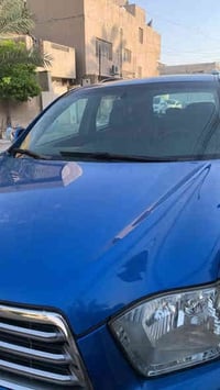 وبركاته  تيوتا هايلاندر 2010 لون بحري فئة سبورت  الضرر : باب الخلفي وج...