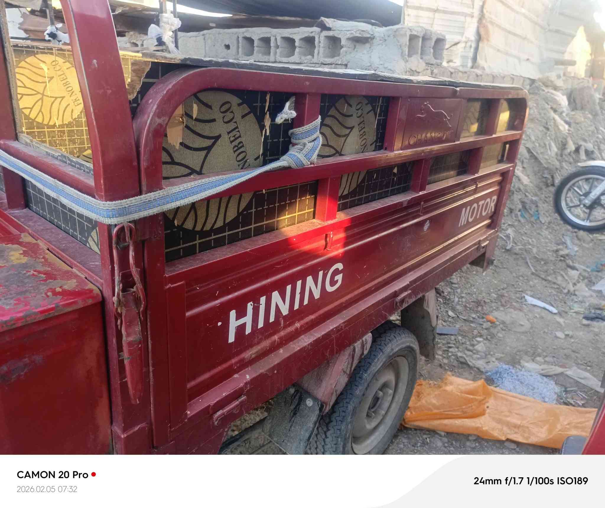 ستوتة صقر موديل 23مكينة25اصولية كمرك متفوع أوراق ستة وية المكاتبة سعر مليونين و 300وبيهة مجال مكاني بغداد الحسينية الراجدية


**إذا كنت صاحب هذا الإعلان وتريد حذفه لأي سبب، رجاءا أرسل رسالة إلى الدعم الفني**