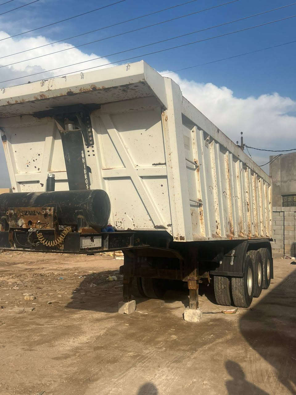 السلام عليكم عربانه للبيع اوزمن تخم تاير حداده جديده عربانه جاهزة من كلشي كهربائيات كلهه شغاله
***********
