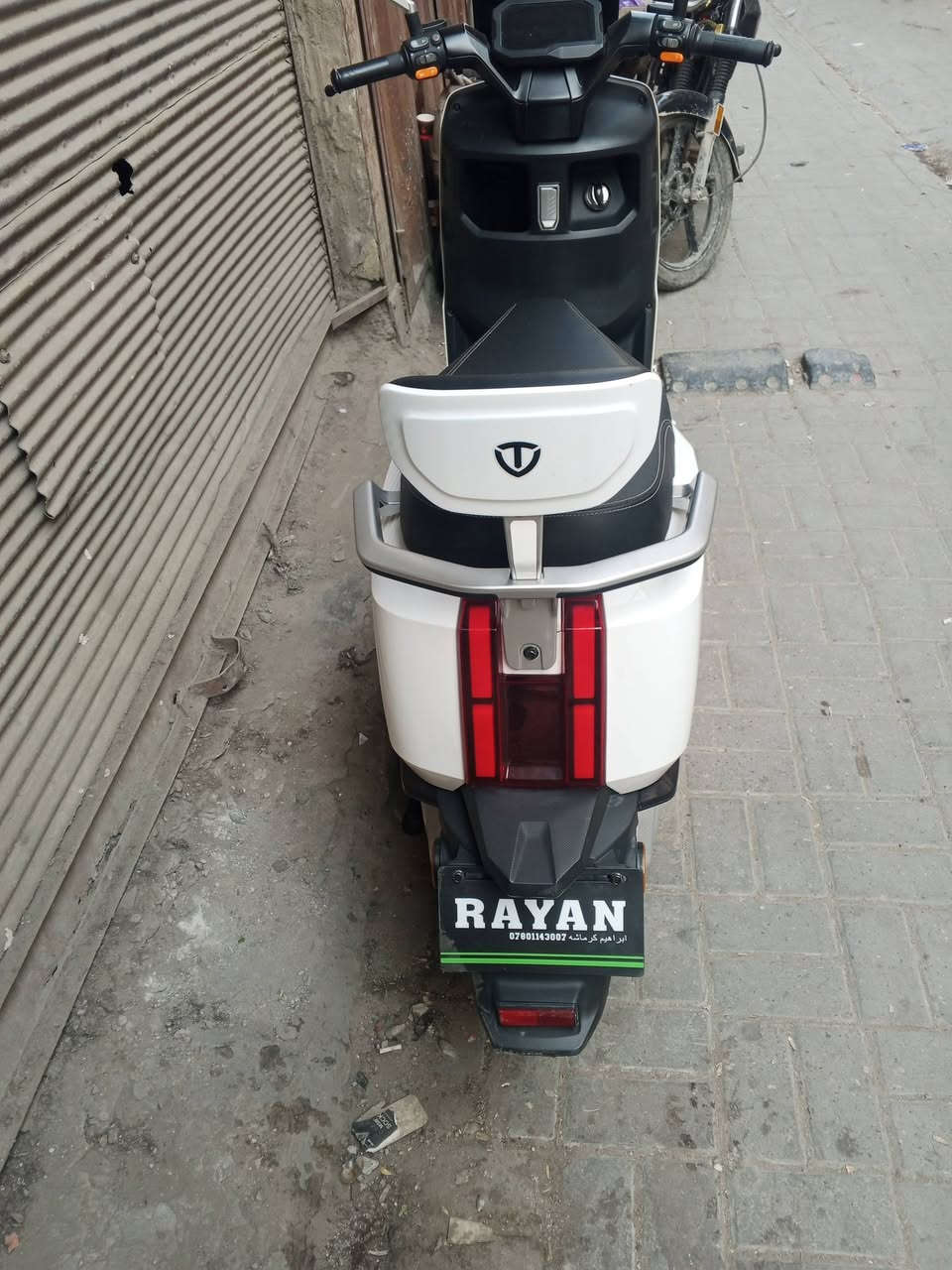 السلام عليكم دراجه شحن للبيع جديده والرقم خاص ***********
