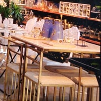 ميز طعام عدد 4 مع الكراسي للبيع غير مستخدمم مكان بغداد 07884116977