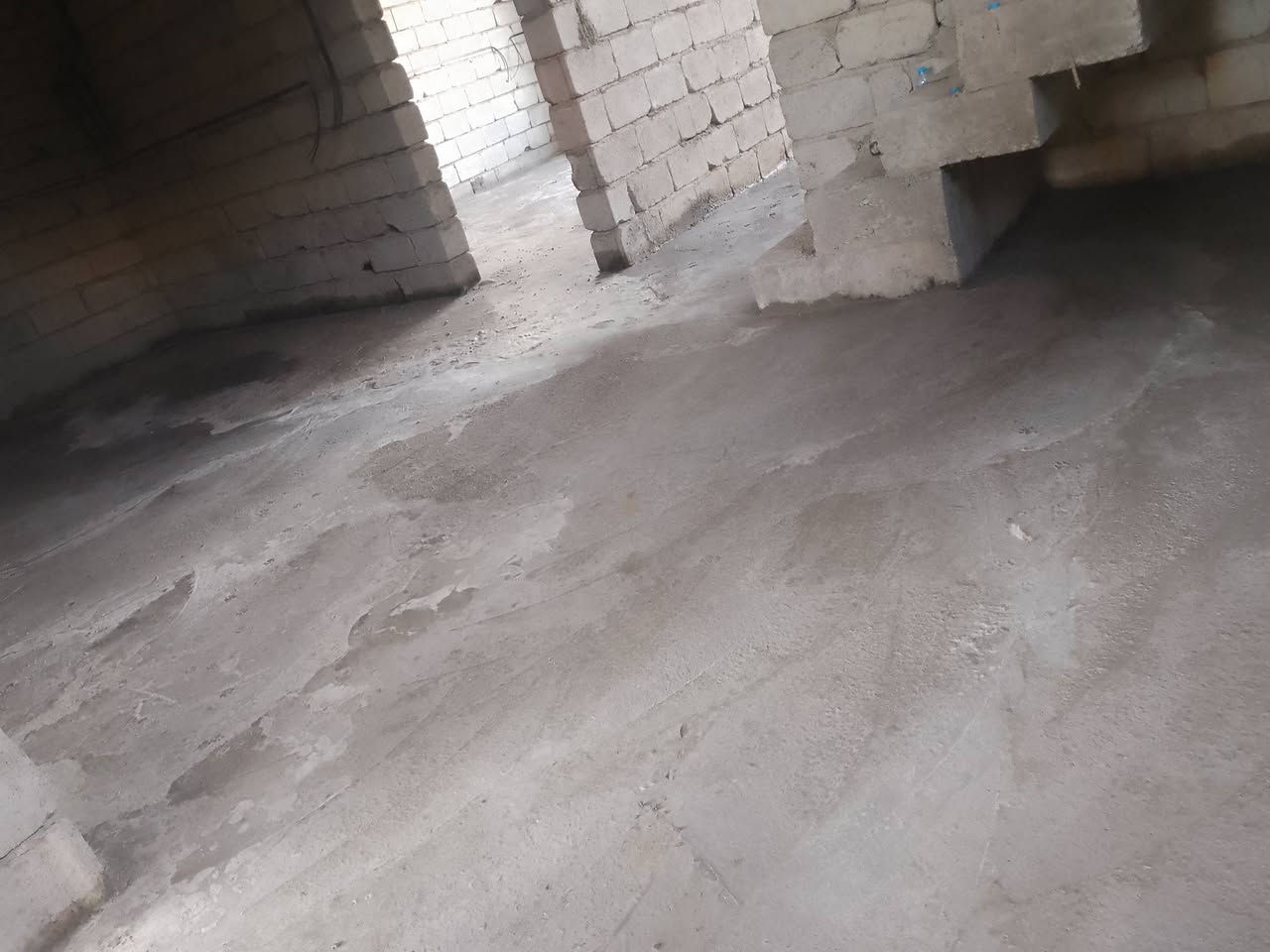 سعر المتر بناء
350 بناء بلوك نقد 
400بناء بلوك قسط 
450 بناء طابوق احمر نقد 
500بناء طابوق  احمر قسط 
400بناء طابوق اصفر نقد
450 بناء طابوق اصفر قسط 
مواصفات درجة أولى 
المقدمة نصف المبلغ 
والنصف الثاني يقسم على 36 شهر
يتم حساب  مساحة البناء حسب الخريطة
مواصفات البناء 
1.تسليح الأساس شيش 16ملم وصب سمنت مقاوم 
2.الكهرباء أسلاك سعودي او اردني والمجاري الشريف المصري او البركة 
3.الارضية بورسلين والجدران للصحيات سيراميك 
4. الابواب الداخلية تركي والاستقبال والمطبخ قاصة
5. ⁠الشبابيك بي في سي 
6. ⁠لبخ الخارج سمنت والداخل جص وبورك 
7. ⁠الواجهة لبخ وتطعيم وصبغ
8. ⁠تجهيز سخان وماطور ماء وخزان ماء‏‪***********‬‏
