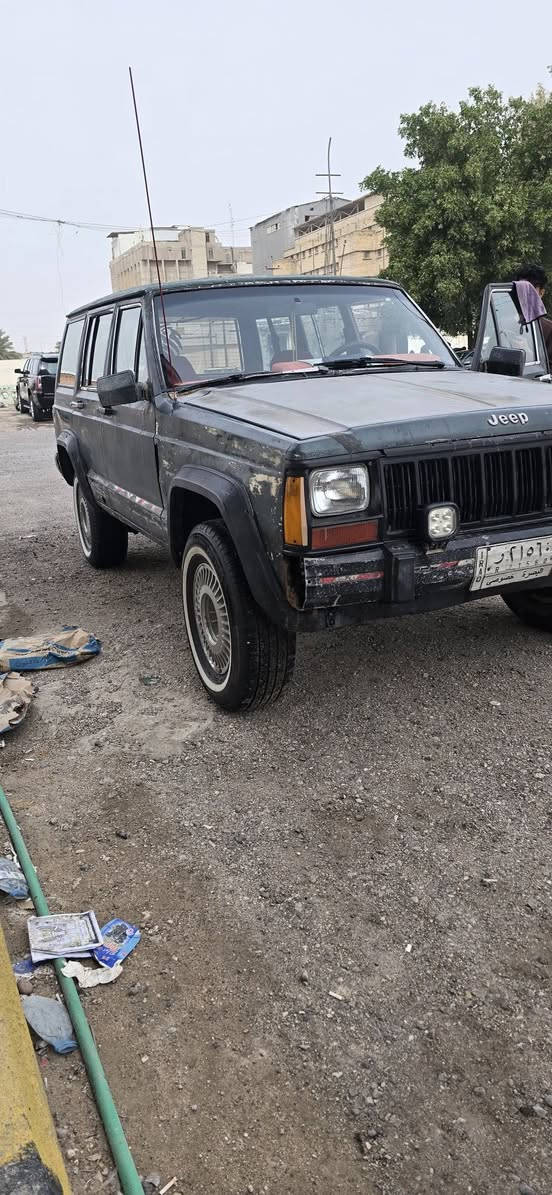 السلام عليكم  جيب شيروكي شخاطه
مكينه وكير 3000 بل كارتون مكينه قبل شهرين من بدلته هيه وتفرعاتهه كامله وكيرها يخبل حداديه جديده تخم تاير جديد كهربايات مسوي ادامه كامله اكسل قبل سبوعين من بدلته مال سيدان جام الكدام كهرباء ول وره جوبي مضخم صوت جديد سماعات كبار حلوات سياره جاهزه القماره عمرتهه كلهه  عوزهه بس صبخ ول شراي انه بخدمته سعرها ٢٨ وبيه مجال حك الجيه 
موبايل.   ***********
