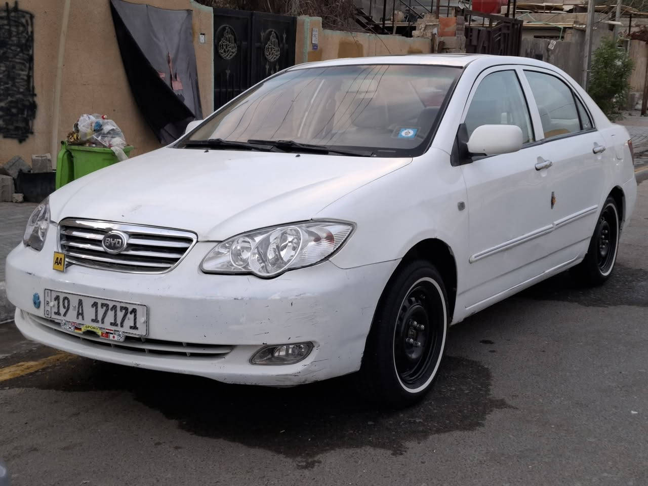 السلام عليكم
BYD.f3
السياره حلوه شوفت عينك.
بيه الجملخ الخلفي اليسر.
ولباقي كفله.
كير عادي. 
تخم تايرات جديد.
زوج مازدات وبك ليت جديد.
السعر58.وبيه.
المكان كربلاء. 
الرقم:***********.
