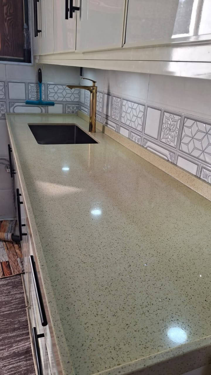 السلام. عليكم.
للبيع. سنك. وملحق. وياه. الطول. مترين. وارتفاع. الملحق. متر. ونص. حطاطه. جديد. السعر. 800. للاستفسار. ***********
