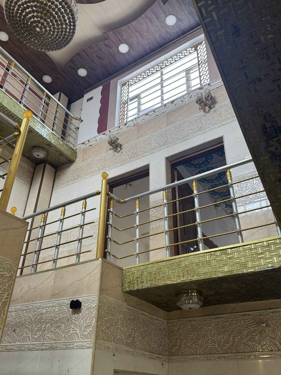 الجديدة الرابعه شارع المدينه بيت ركن ٨٠ متر طابقين بناء عكاده نظيف وفارغ ***********
