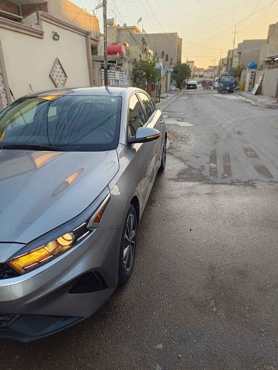 السلام عليكم فورتي موديل ٢٣ وارد امريكي
 حادثهة جاملغ وبنيد وحاليا انطخت بالبابتين مال السايق والي وراه 
طخة بسيطة ترجع بارد ابيع واقع حال السيارة مرقمة باسمي السعر ١٢٠ للاستفسار *********** موجود واتساب
