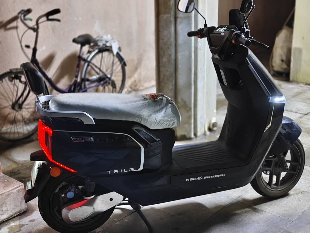 ماطور تيسلا tallgpwer
للبيع فقط
نضافه 90%
كهربائيات شغالة 
بريكات شغالة 
شاحنه الماطور الاصلية 
سرعه حقيقه 52
6 بطاريات +2 احتياط داخل لماطور
نوع5100
ما ابالي سعر طب خاص ونتفاهم


**إذا كنت صاحب هذا الإعلان وتريد حذفه لأي سبب، رجاءا أرسل رسالة إلى الدعم الفني**