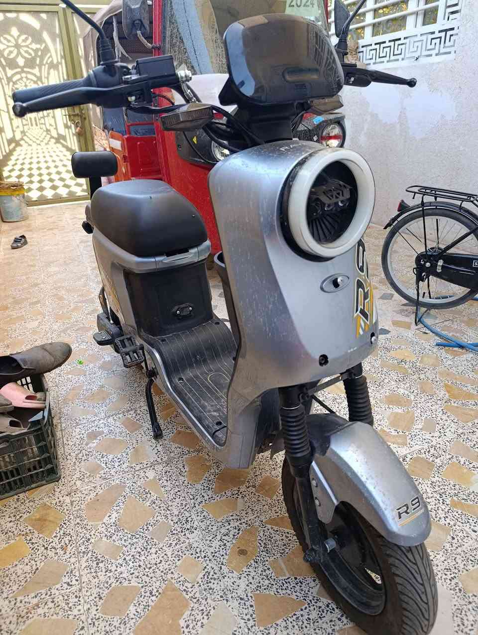 دراجه شحن آر 9 جديده شرط النضافه صار 15من طلعت من الوكيل السعر 500 قفل مكاني ميسان ***********
