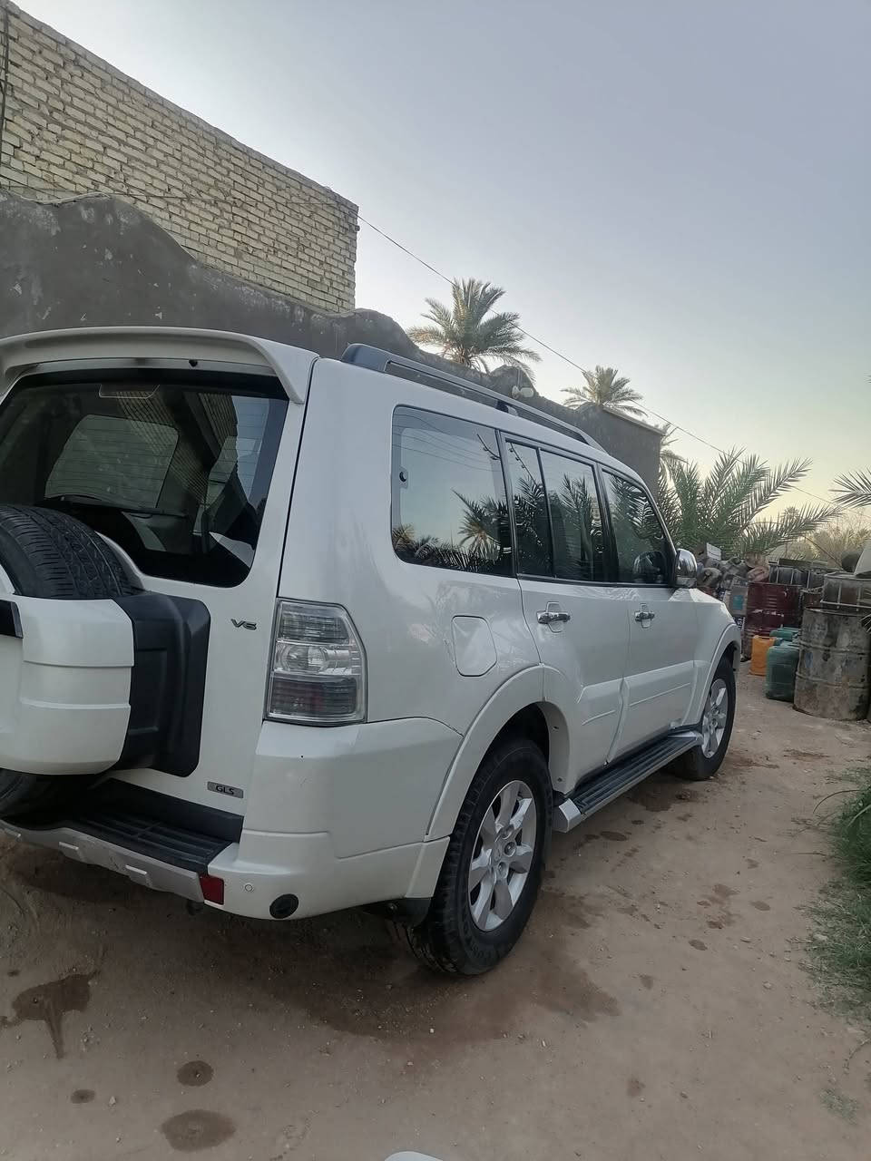 سلام عليكم باجيرو حبتور 2010كفال عامه قطعه وحده  جاملغ امامي فقط فول مواصفات  فول واحد على واحد 3500سياره جديد مال جناي السعر 145بيه مجال قليل*********** المكان كربلاء
