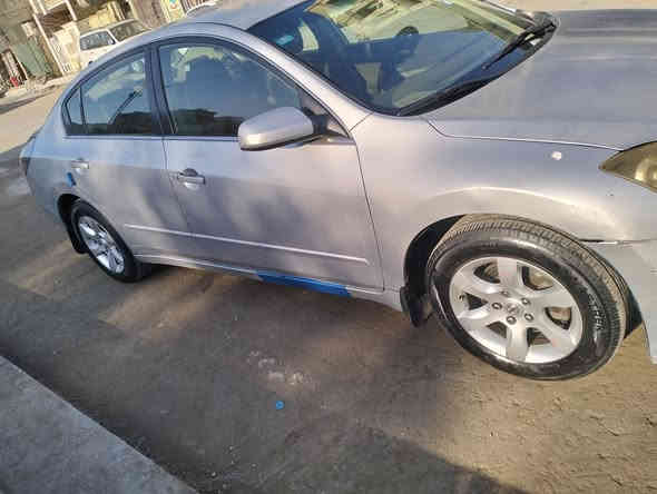 سلام عليكم نيسان التما 2008 خليجي رقم بابل بيه صبغ صفحة السايق اثر شخط بدون حادث سعره 78 وبيه مجال مكان السياره بغداد  
***********
