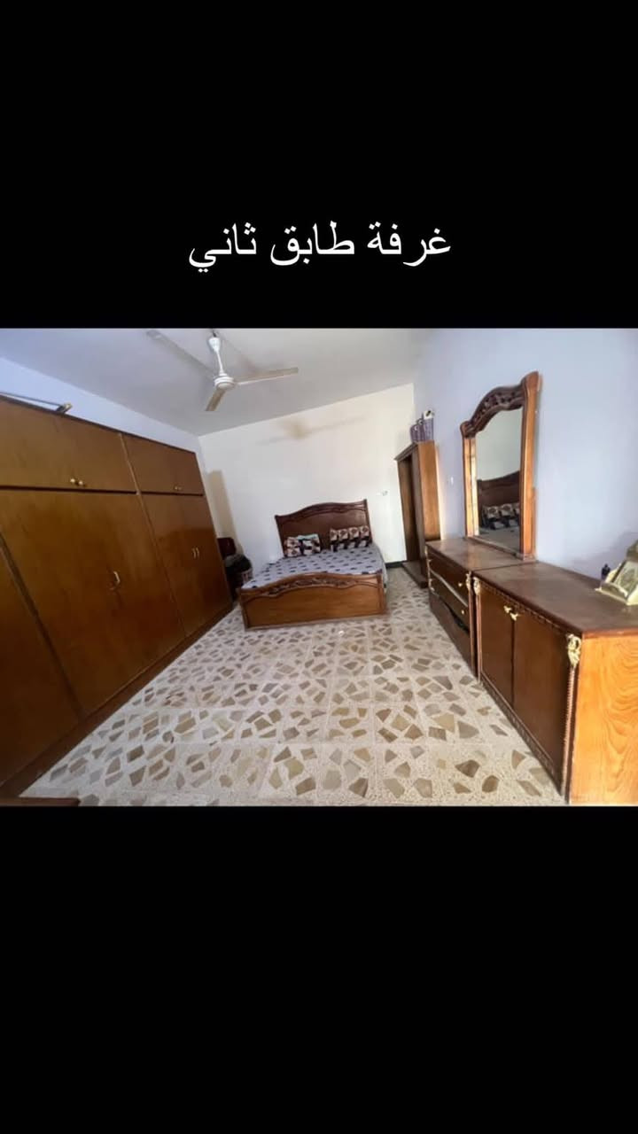 السلام وعليكم بيت للأيجار 200 و 14 متر في حي الشهداء واجهة 10 ونص 4 غرف نوم ثنين طابق ثاني وثنين طابق ارضي مطبخ حار وبارد سطح شتايكر حمامات عدد 2 داخل وخارج كراج يكفي سيارة وللمعلومة البيت مو وادي ارض اصلية السعر اتصل على هذا الرقم ***********
***********
