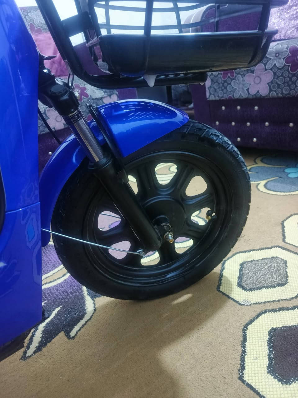 السلام عليكم درجة شحن البيع حجم 16
دراجة جديدة مستخدمة سبوع شاحنه وبايدر 
بصمة وسويج نسختين السرعة 60
مستعجل على البيع الشراي يتصل ***********
