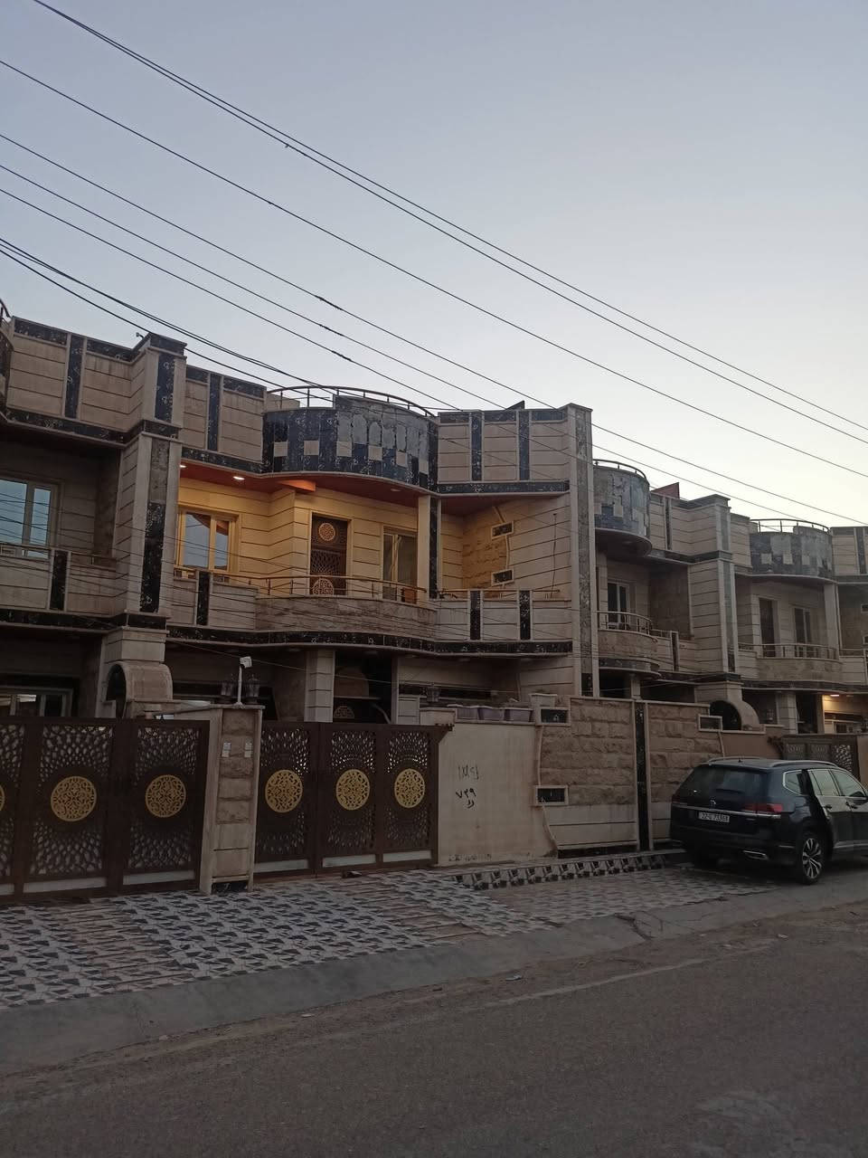 3دور..للبيع..الحي..العصري
خلف.. جامع ...الشهداء..مساحة
150متر..واجهة7.5نزال 20متر
طابقين..4نوم .. صالة واستقبال ومطبخ...واجهة حجر 
مكتب الشام للعقار 
***********
***********
