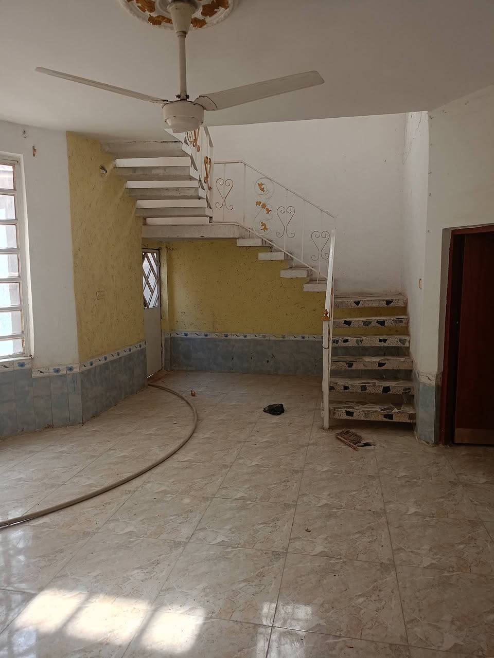 بيت للايجار طابقين 3 غرف نوم  مطبخ مؤثث بكاونتر  مراوح وسبلت صاله استقبال صحيات
كراج🚗

الايجار 350

 للاستعلام اكثر 

***********

علي الجبوري/ابو مهيمن
