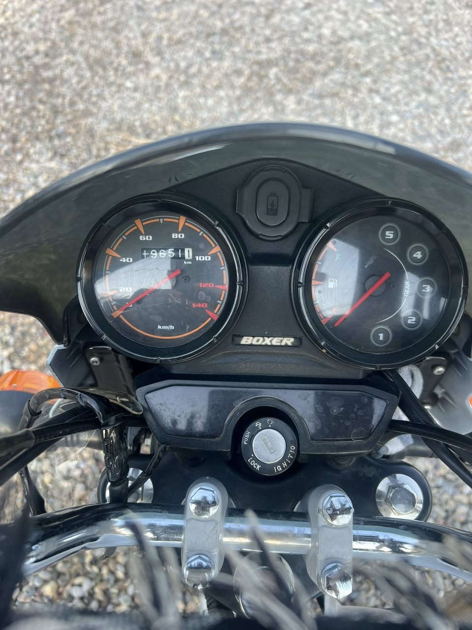 سلام عليكم بوكسر مرقم بسمي مديل ٢٣مابي نقص السعر ٢٣٠٠مليوني و٣٠٠وبيها مجال ديالى كنعان الرقم  ***********
