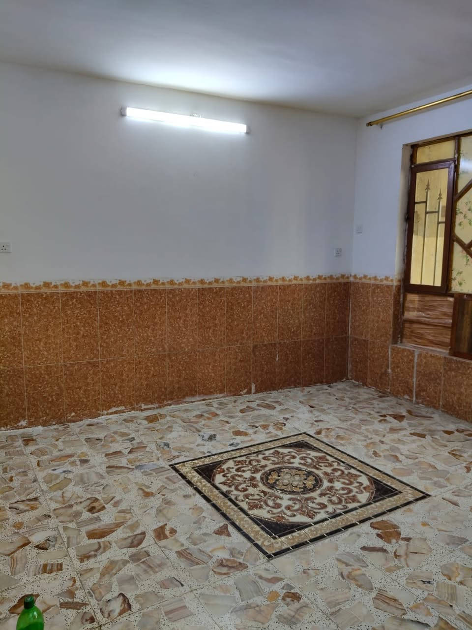 🏠 بيت للإيجار
بيت للإيجار مرتب ومناسب للسكن.

📍 الموقع: (بغداد جسر ديالئ )

يتكون من: ( طابقين عدد الغرف ٤ وحده جوه وثلاثه فوك والصالة واستقبال وحمام ٢ وحديقه صغيره .

السعر ٣٥٠ 🤎.


**إذا كنت صاحب هذا الإعلان وتريد حذفه لأي سبب، رجاءا أرسل رسالة إلى الدعم الفني**